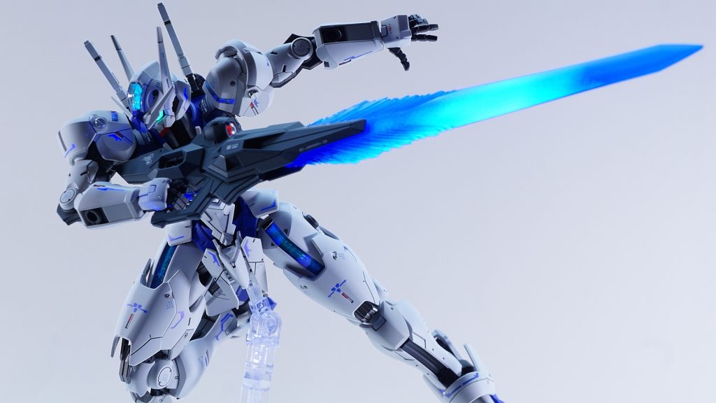 ビームブレイドやサーベルには、先端からホワイト、蛍光ブルーを使ってます。