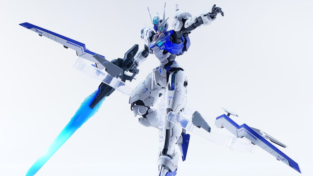 コトブキヤのプレイングベースを用意して、周囲にビットを展開させてみました。11基もあると大変。平手は同じくフルメカのフリーダムから借りてきてます。