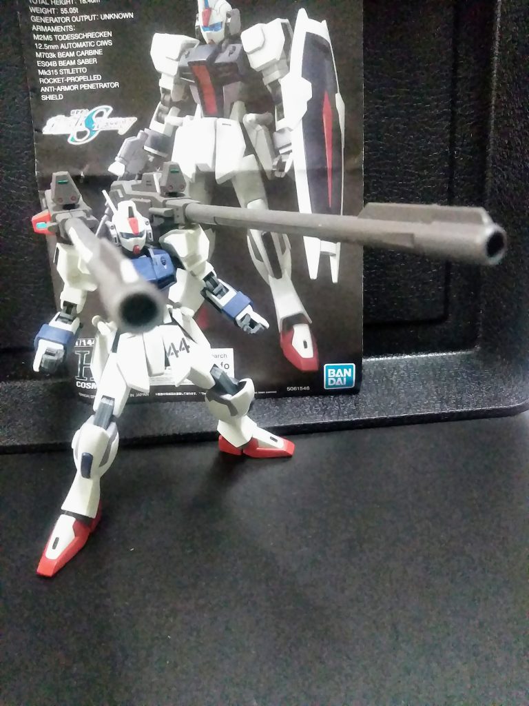 はい。『ウェポンセットより無反動砲』デカい、ナガい、でもハッタリがきいていてカッコいい！😆  しかし邪魔😠