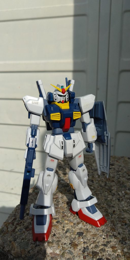 余ったsガンダムとジムツーのシールを貼る。