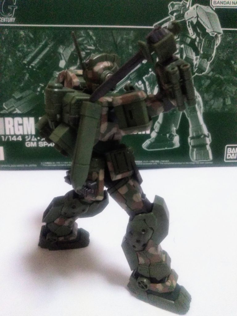 元キットは『ジムスナイパー』の様です。(ランナータグに刻印あり)『専用 アサルトナイフ抜刀』の図(勿論、制式名称は知りません😤)