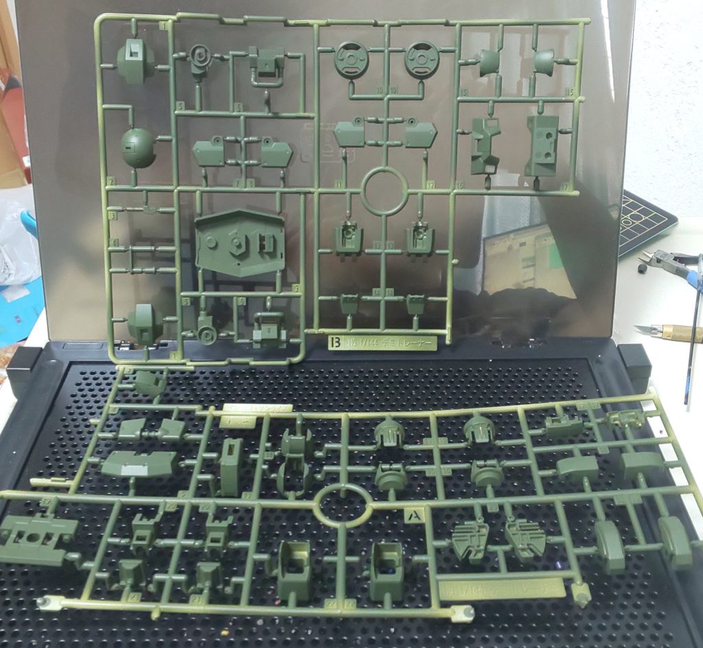 時短の為にがっつりランナー塗装!でもそのせいでクリアランスも何もないから動かすとギチギチと嫌な音があちこちと...