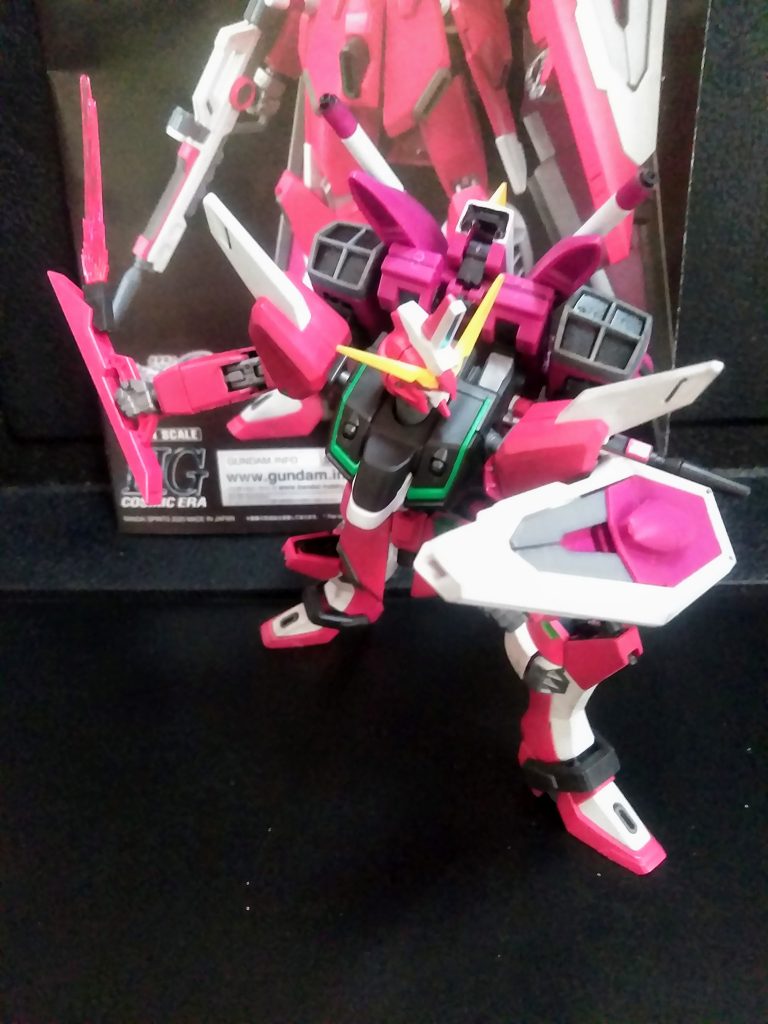 はい。お約束の投擲武器。シールド付属の『シャイニング エッジ ビーム ブーメラン』ヤッパリ今回も両肩の『ビームブーメラン』は再現されませんでした😔💨
