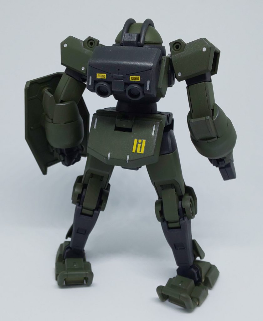 元ネタに準じてリアアーマーにもナンバーデカールをペタリ