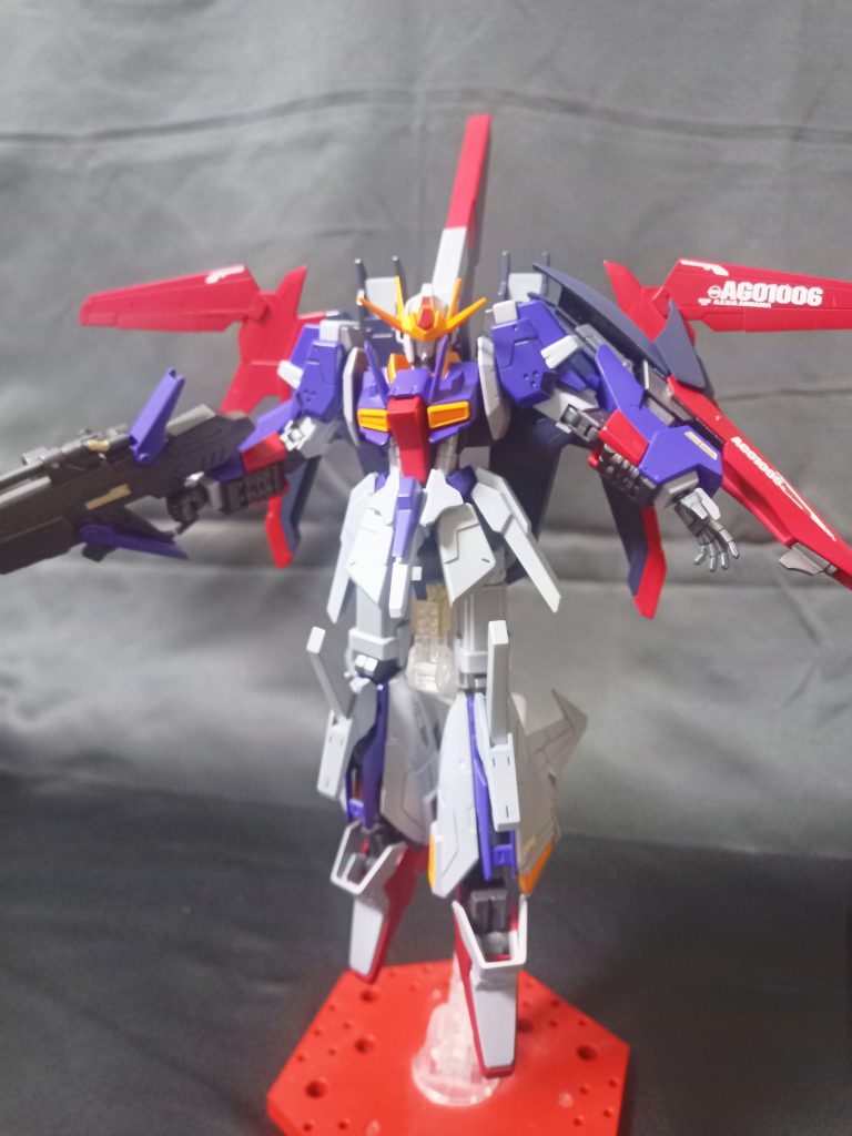 ポージング。ちょい悪ゼータを目指したら結構悪い子になった気がします。つま先はとある理由で購入したデルタガンダムから拝借。久しぶりにメッキをハイターで溶かしてやりました。余談ですがライトニングZガンダムって変形出来ないのでたぶんジ・Oを渾身の左ストレートでスイカバーしたと思ってます。