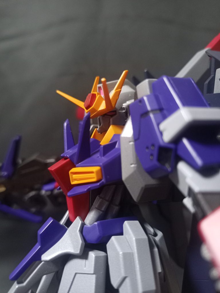 顔アップ。ルナゲイザーガンダムの角にデスティニーの角を足し、顎をラブファントムにしてます。かなりキメラですが気に入ってます。