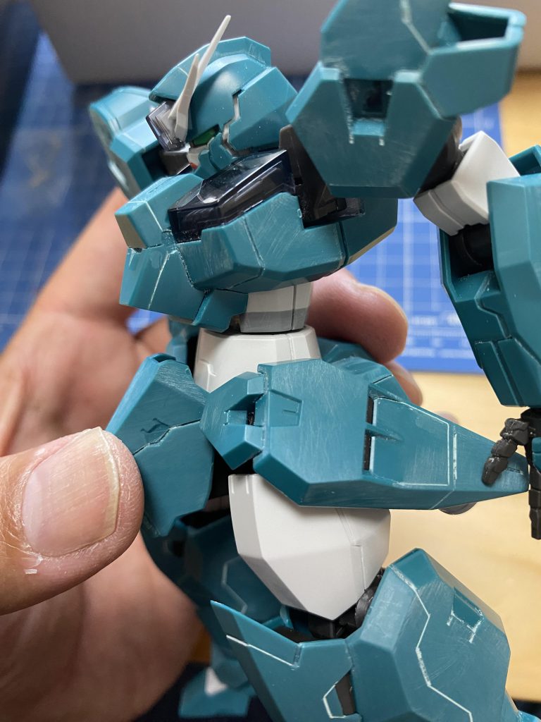 個人的に胴が短いなと思ったので4mm程伸ばしました。異形感は薄くなりましたがガンダムらしいバランスにはなったかなと!