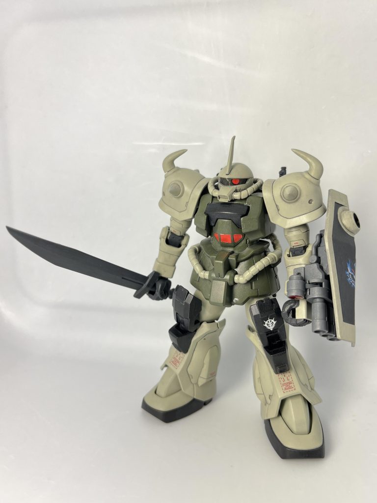 手持ちのジャンクで1キット完成出来ないかというコンセプトで旧キットグフフライトタイプをベースで、足はHGUCグフカスタム、バックパックにイフリート系の余剰パーツを使用しました。