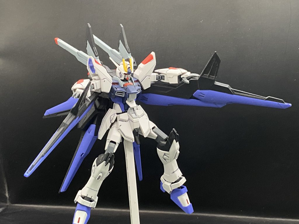 ウィングのスーパードラグーンを全面に出して射撃できるようにという脳内設定です武装が少ないのでドラグーンを射出せずに武器として使いいざというときに守りに使えるようにするため