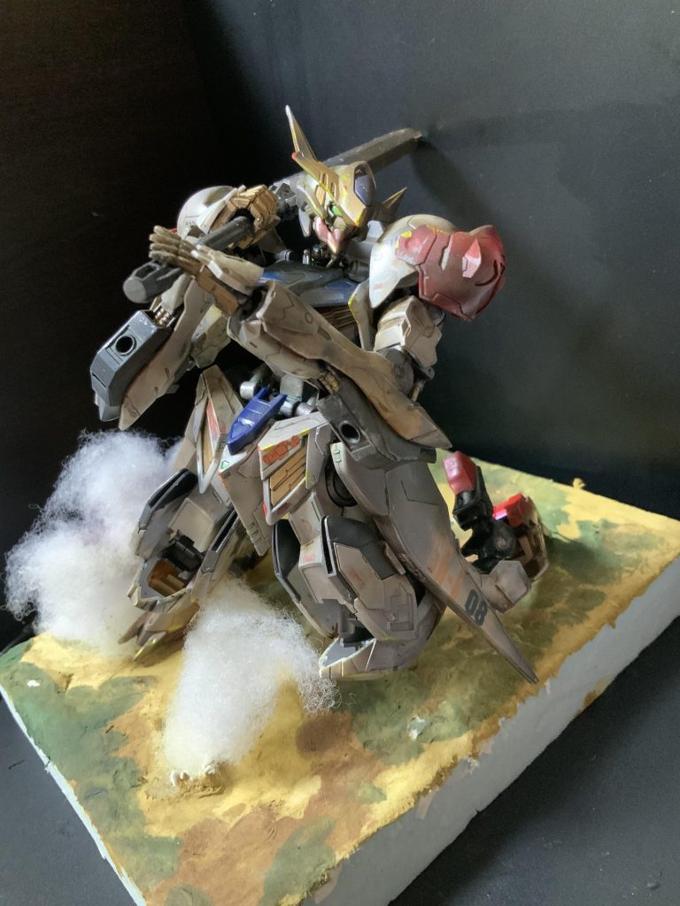 色々なポージングが出来る様に右足底にスパイクを2本打ってます