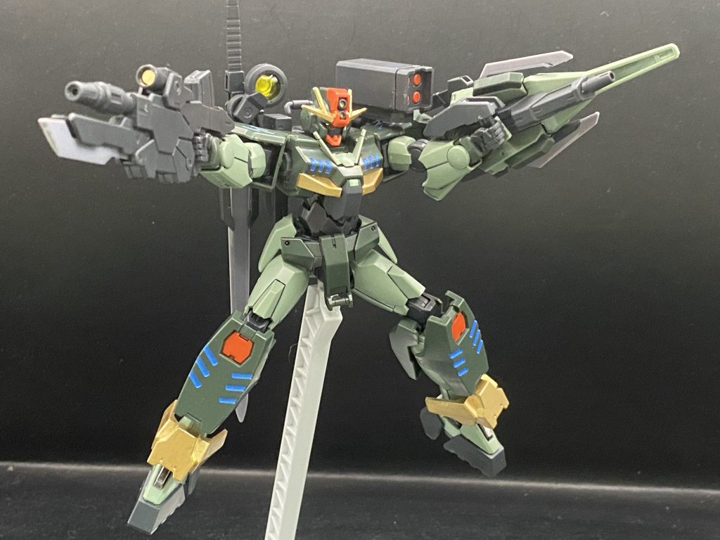 アームズシールドとヘビーマガジンの両手持ちどちらも持ち手だけでなくスリットにも差し込むので保持力抜群色んなポーズを決めれます