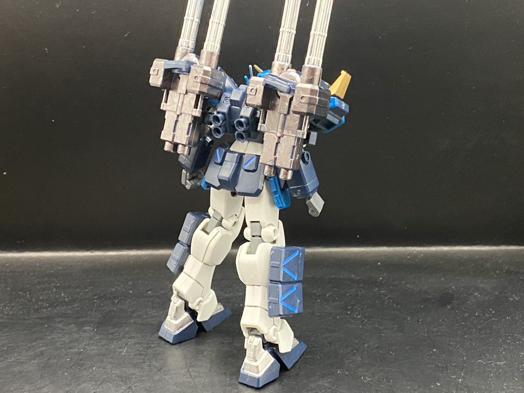 全身を前後からダブルガトリングのおかげで小柄ながらいい迫力があります