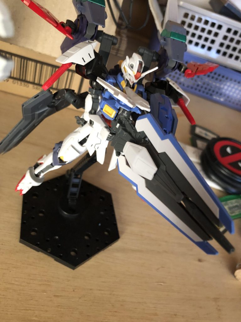 ビームライフルには各種ガンビットを装着して出力を上げるギミックを搭載。元がビームマグナムなだけにコロニーでも撃ち抜けそう・・・。・・・塗装後の写真は撮り忘れました。