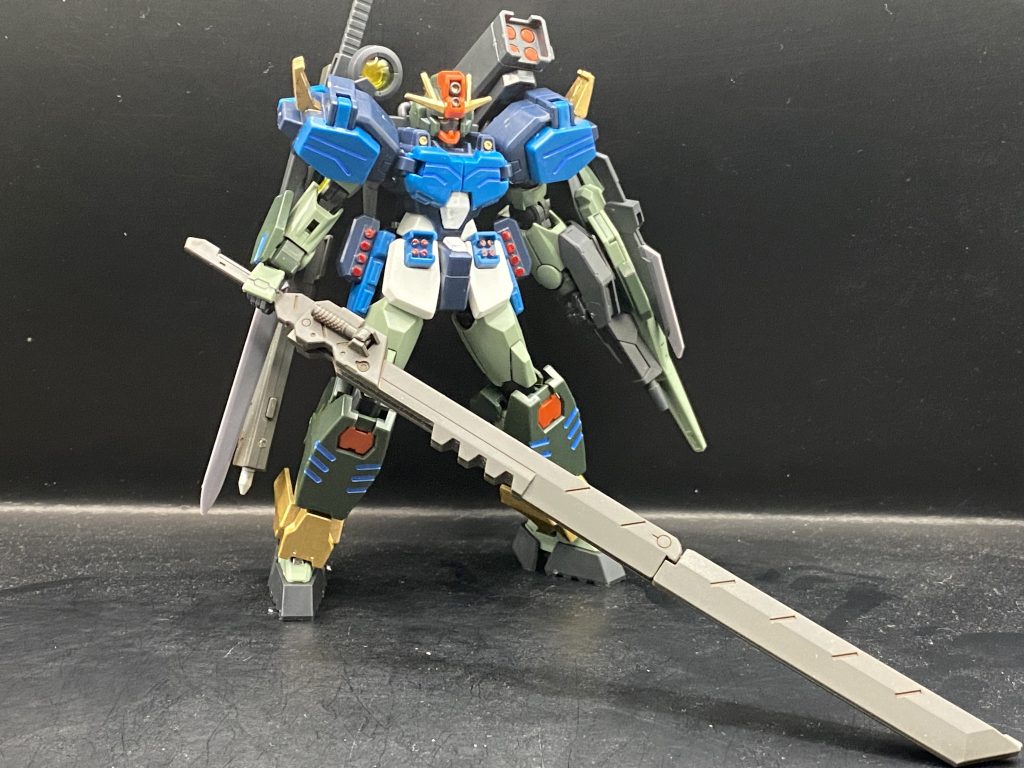 デモリッションナイフを構えるだけでも似合います