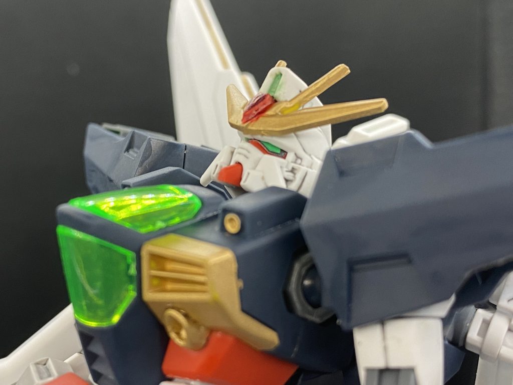 部分塗装はRGを意識して白パーツにグレーを追加したりしました墨入れはタミヤの墨入れ塗料買いましたが想像以上にいいですね、コレバックパックリフレクターは細かいデザイン入ってたのでそのままシールでしました