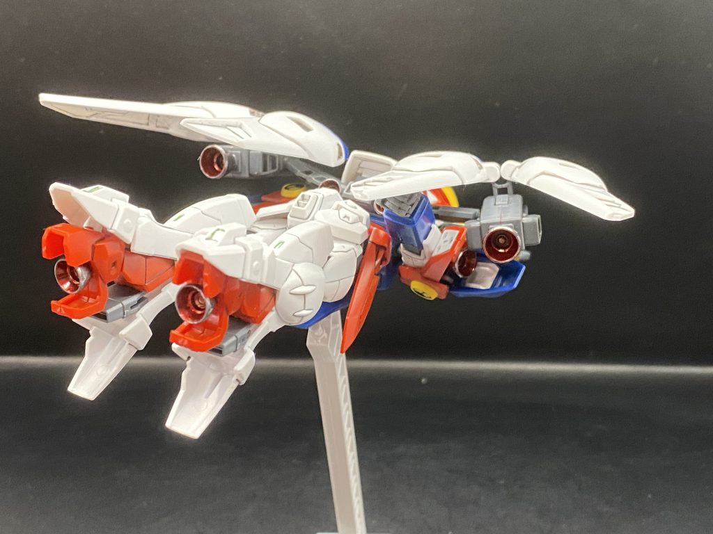 ネオバード形態を前後から簡易な変形ではあるもののしっかり決まってます