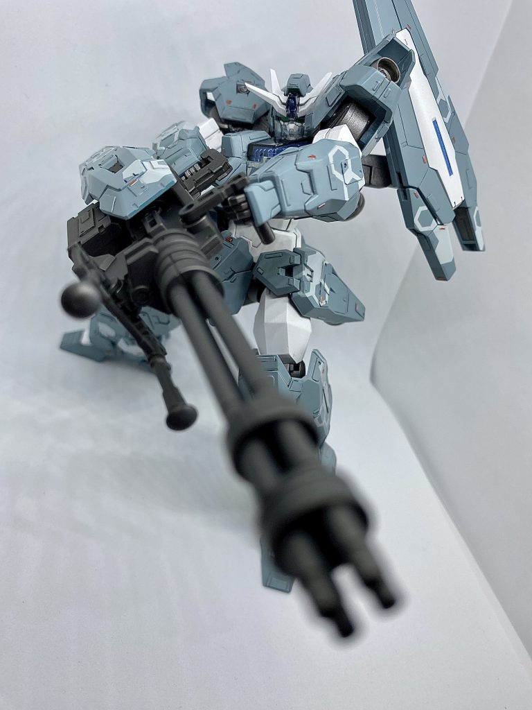 ガトリングはキットのを切り落として30MMのオプションパーツを繋ぎ合わせてみました。殺意マシマシ(「 ゚Д゚)「