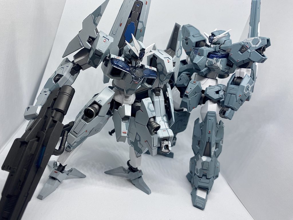 ルブリスソーンと。カラーリングはソーンと同じ色を反対にしてみました。落ち着いた雰囲気になってくれたので満足!