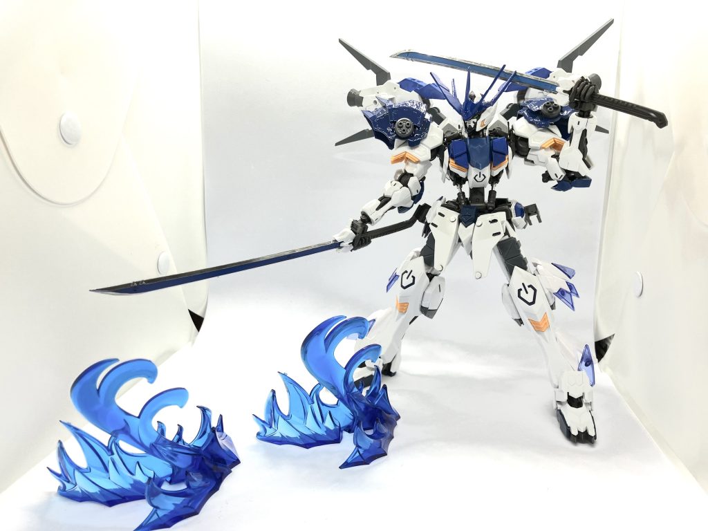 また一刀流による技を使って敵を次々と破壊するその際激流のような荒々しい一撃を放つ!