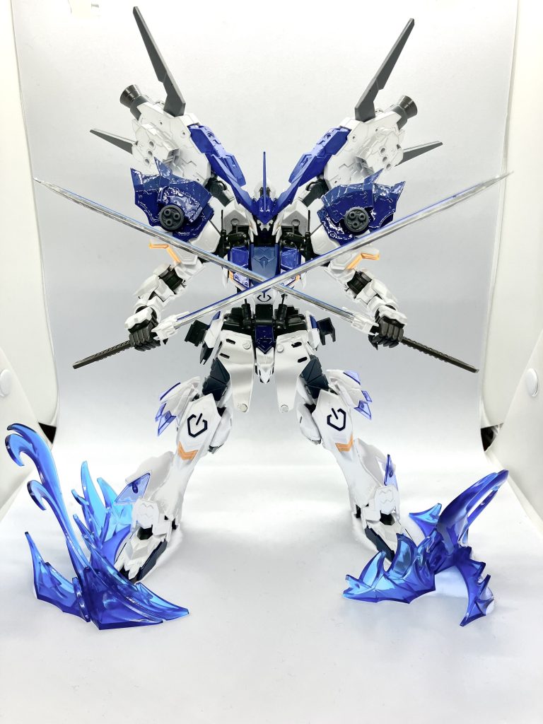 また強大な敵にはパイロットの精神を集中させることで一撃必殺の奥義を放ち圧倒するその斬撃からは誰も逃げられない