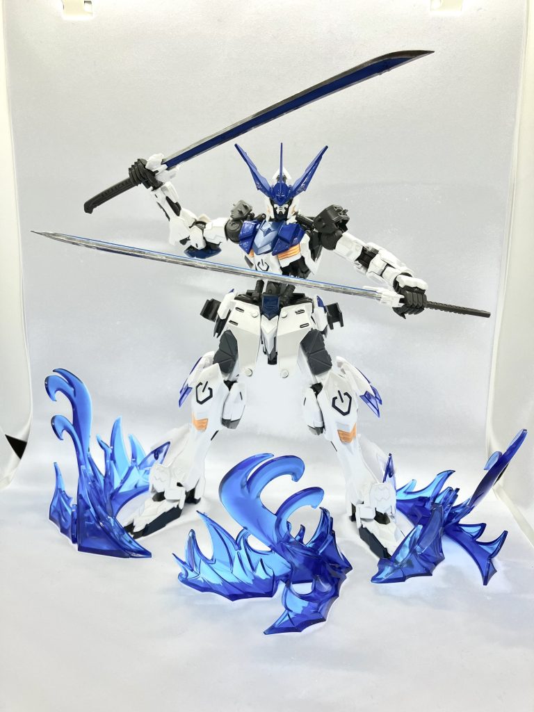 リミッター解除形態バルバトス・ザ・チャンピオンと同じようにクリーガァも装甲とバックパックを外すことで機体の性能を最大限に引き上げることができる