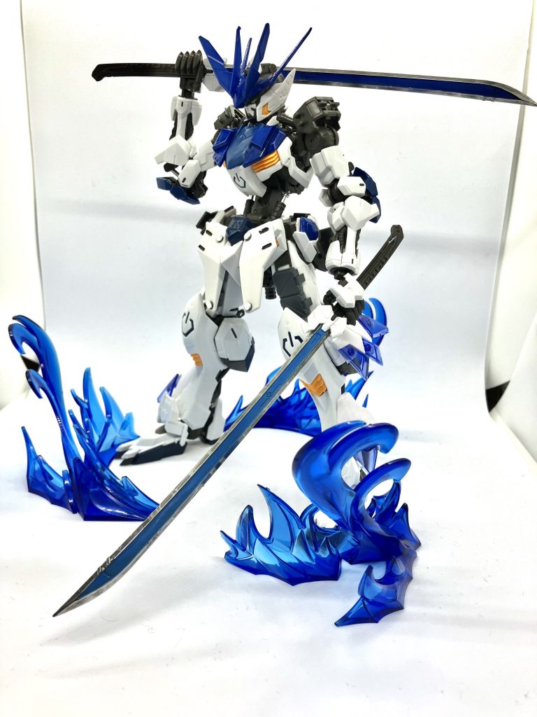 以上バルバトスクリーガァでした実はバルバトスが再販されたらどうしても作りたいなぁってチャンピオンが完成した時から考えてましたやっぱりバルバトスはメイスだけじゃなく二刀流もサマになってるので完成して満足です!