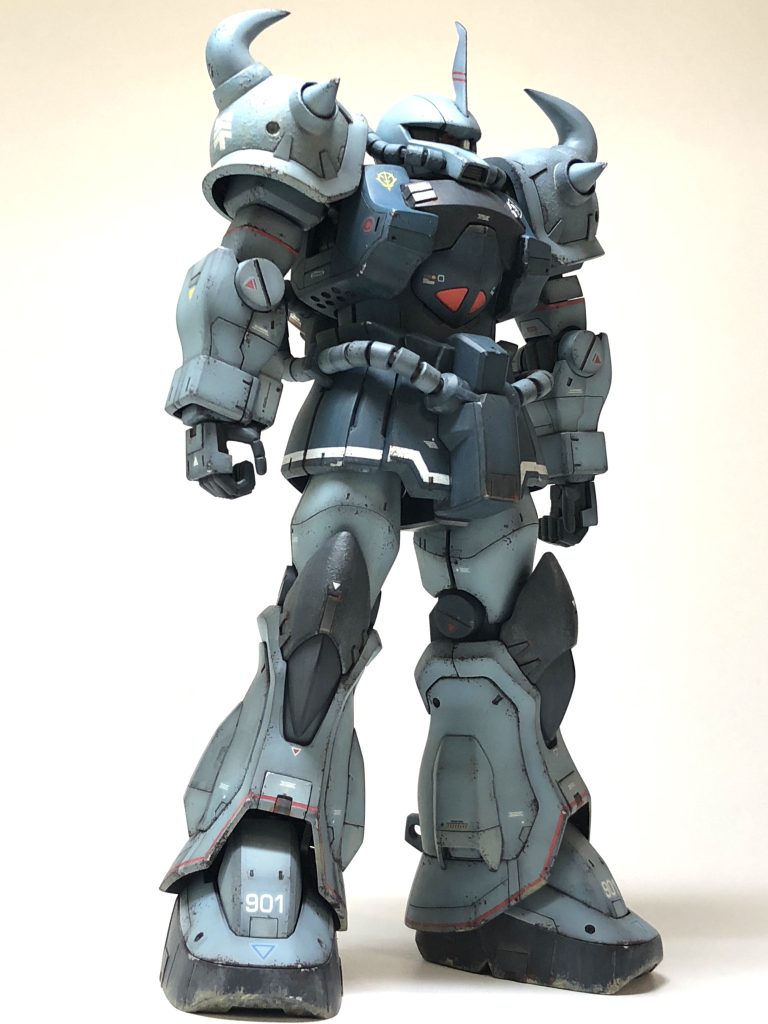 カラーは戦闘機風だけど、ウェザリングはもちろん戦車風に。砂ボコリ、サビ、泥、銃器類に金属のスレ表現など、スケールを損なわない程度で初めてがっつりとやってみました。ガイアカラーの「ホコリ」でウォッシングしてから墨入れ、「赤サビ」をベースにこげ茶グレーに調色したエナメル塗料でスポンジチッピング、要所に「黄サビ」でサビの浮いた表現、ガンダムマーカーのシルバーでスレを書き込みました。