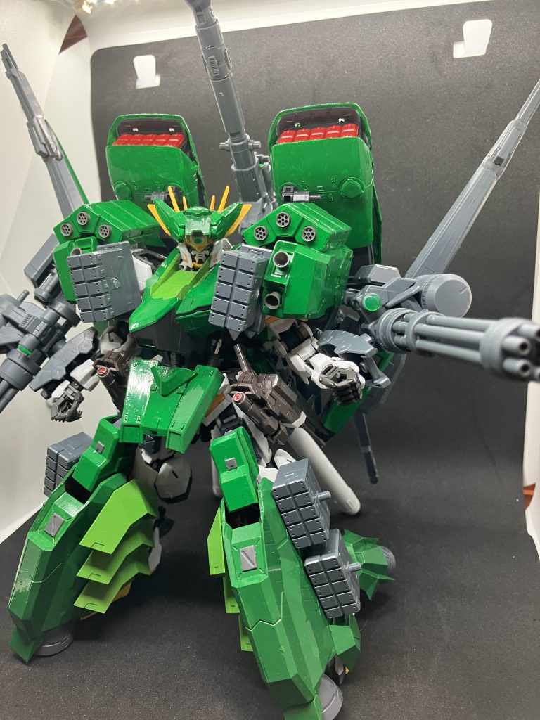 例え接近戦になってもザ・アーマーに装備された装甲は決して傷付くことはなく頑丈なボディとパワーで全身を使ったタックルや肉弾戦を行うことができる