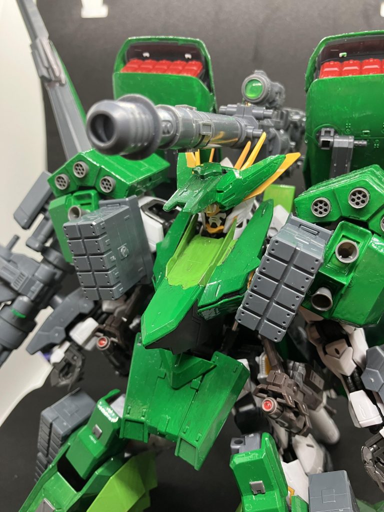 長距離ロングキャノン(通称グスタフ)超遠距離から攻撃ができる巨大砲列車砲台で使用されたキャノン砲をモチーフとされておりその破壊力はクレーターを生み出す程と言われているさらに空中にいる敵機体や要塞にも攻撃ができる