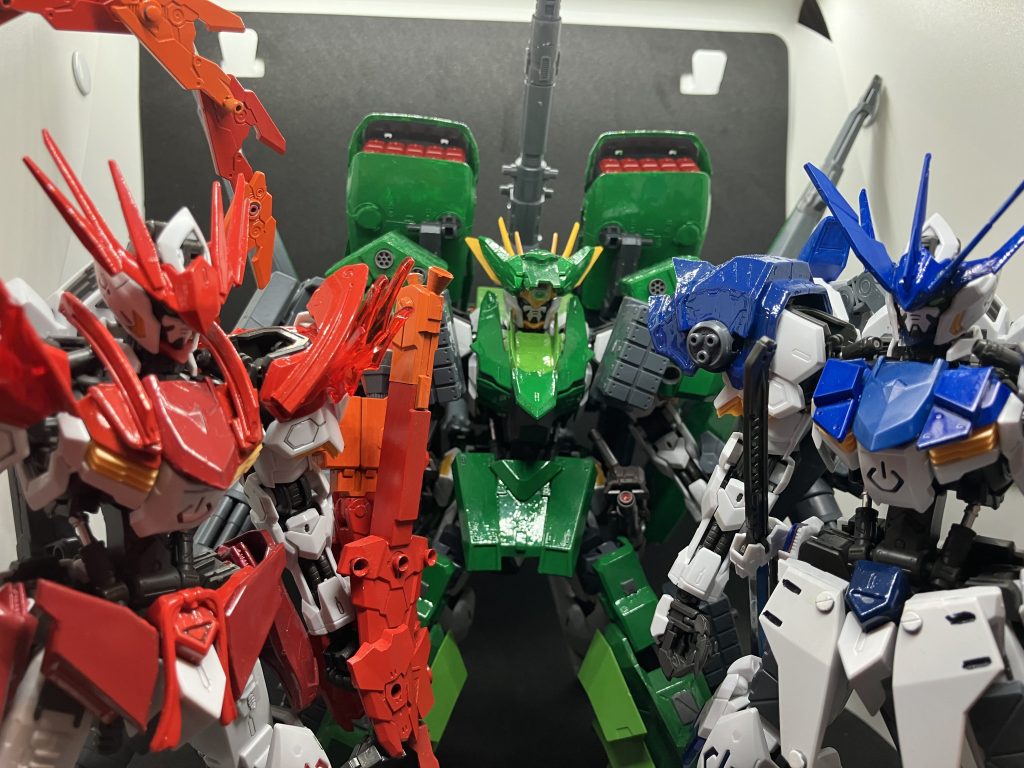 太陽のザ・チャンピオン、海のザ・クリーガァーそして大地のザ・アーマー今ここに三体の最強機体が集結した彼らは地球に迫る様々な脅威に立ち向かう平和を守る