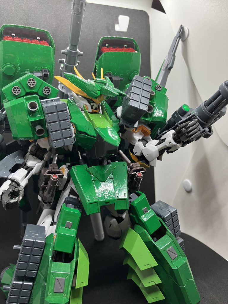 以上バルバトス・ザ・アーマーでした・・・・と言いたいところだが今回見せたのはこの機体の全貌のほんの一部分に過ぎないのです!というわけで次回このザ・アーマーのもう一つの秘密を大公開します色んな意味で驚くかもしれないので楽しみにしてください!