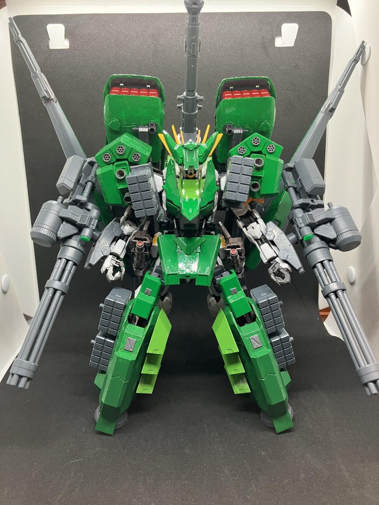 敵機体との長時間の戦闘で残弾が無くなりブースターの燃料が無くなってしまったザ・アーマーこれではただの狙いの的になってしまう・・・しかし!この機体がただの的になると思ったら大間違い!今こそバルバトス・ザ・アーマーの本当の力を解放する時!