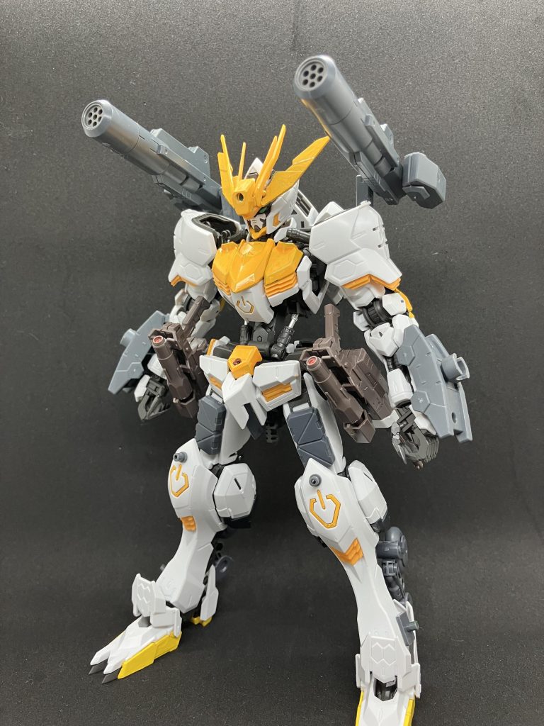 バルバトス・ザ・アーマー(モードガンナー)モードフォートレスの全装甲と重火器を外した形態フォートレスと比べて機動力が大幅に上がり素早いスピードでトリッキーな戦法を得意とする