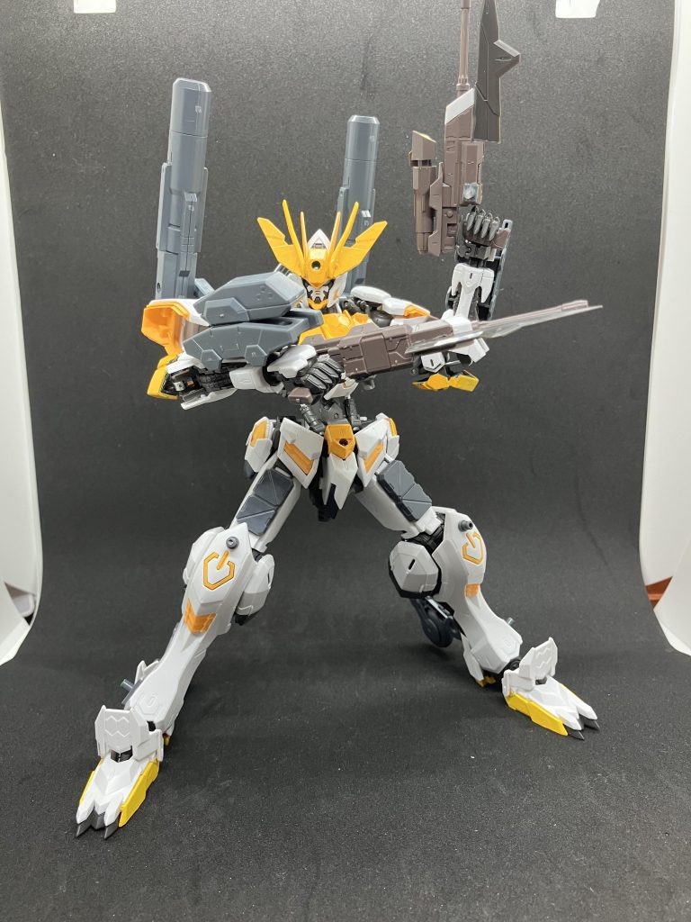 またピストルにはブレードが搭載されているため接近戦用の武器として使用することができる