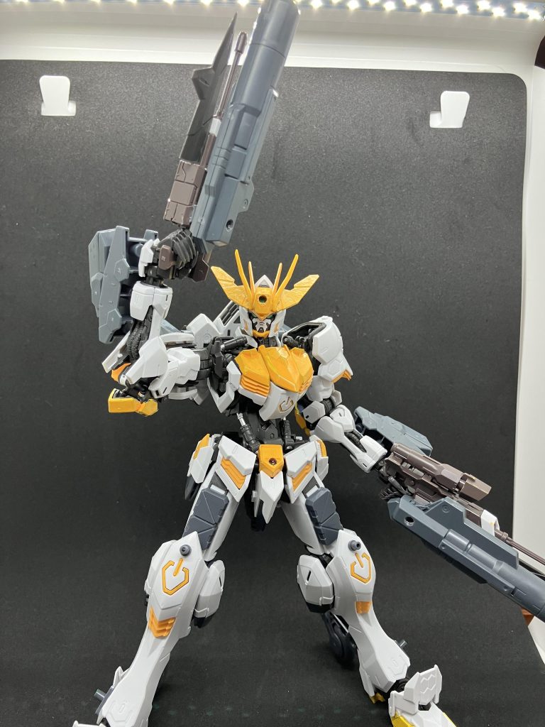 というわけでバルバトス・ザ・アーマーでしたぁずっと前からダブルオーのヴァーチェみたいな二つの形態になる機体を作りたかったのでそれを形にすることが出来ました思ったよりギミックが面白くて形に出来て良かったです!
