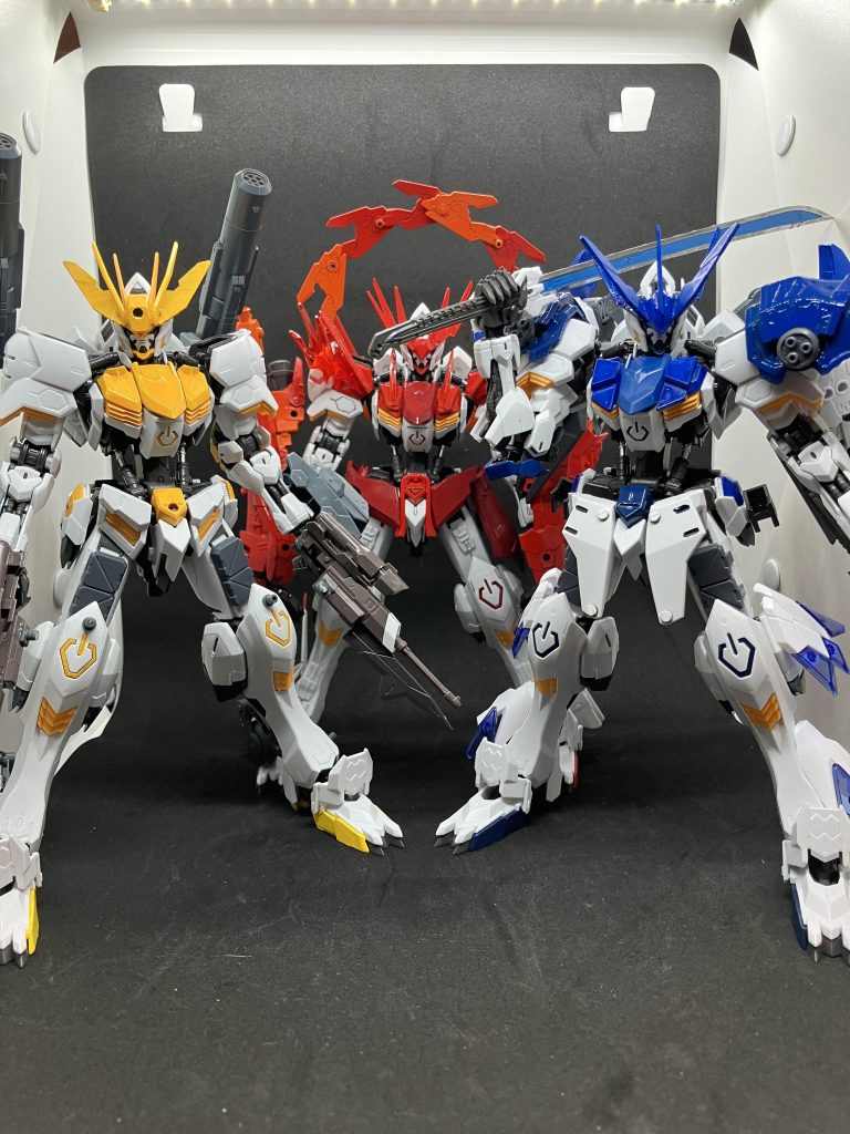 というわけで3機集結ザ・チャンピオンが先陣を切って敵機体を叩きのめし!ザ・クリーガァーが敵を切り裂き!ザ・アーマーが二つの形態を駆使して狙撃を行う!このコンビネーションであらゆる敵機体に立ち向かう!