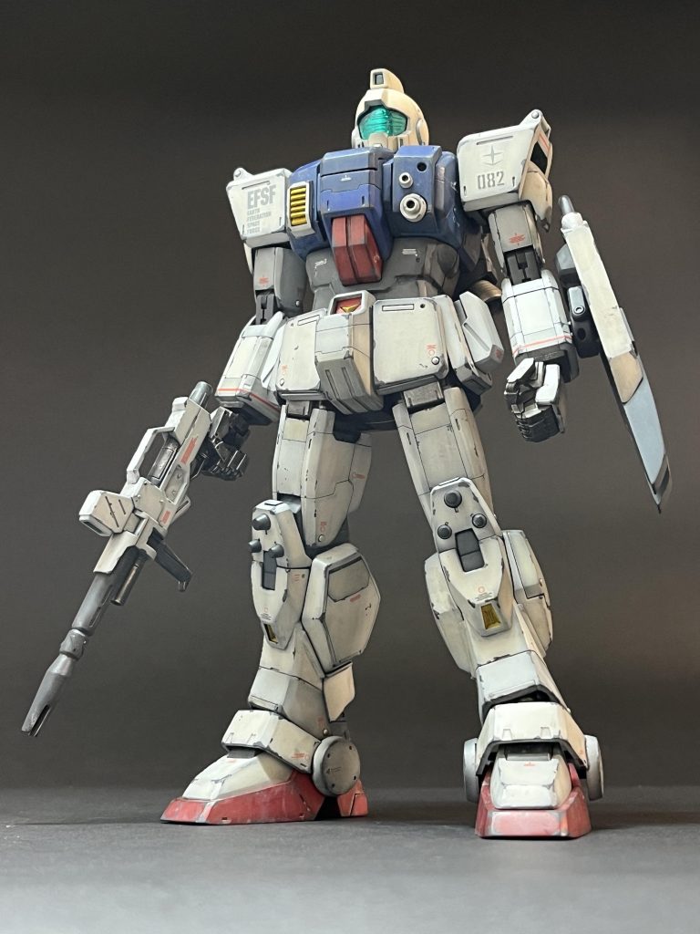 インストに載っていた設定画をイメージして、かなりプロポーション改修を行った結果、原形を留めているパーツのほうが少ないぐらいですが、わかる人は… スジボリは息子がやってるプレステのゲームを参考にしています。