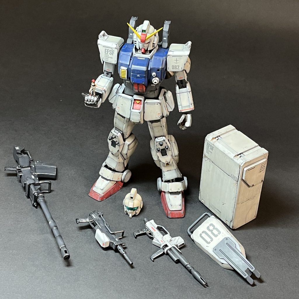もちろん、ガンダム頭も作っています。デカールは、RX-78 ver.Kaのものを主に使用していますが、シールドの「08」は転写デカールがお亡くなりになってたので、マスキングで再現しました。