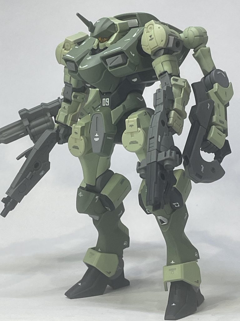 HGザウォートを30MMのパーツを流用して腕を4本に増やして量産型カラーに全塗装しました。