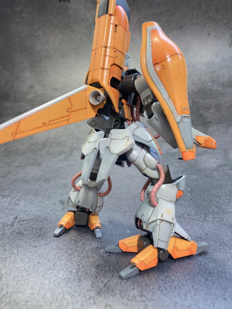 変形するので、なかなか不思議な作りのキットでした。