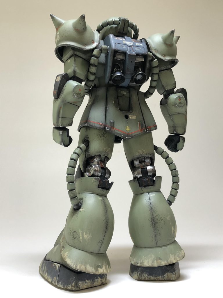 J型として脚部スラスターは埋めたものの、ランドセルのバーニアノズルはF型用だなぁσ(^_^;)