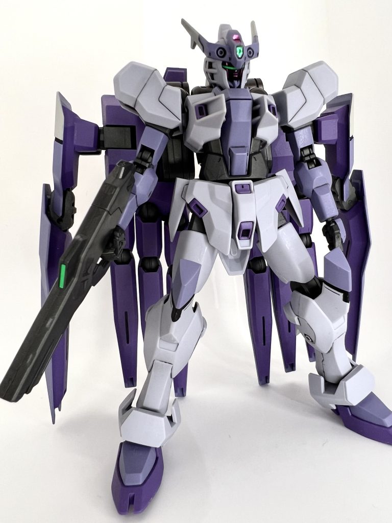 流石に自立は難しくアームで支えてますが、自立っぽく見えるので台座無しでもいけます。