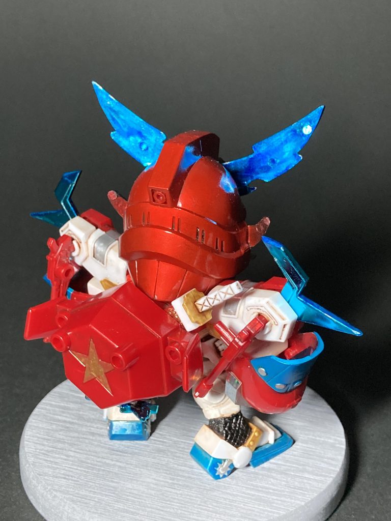 兜の合わせ目がなかなか消えずで、兜だけはエアブラシで塗装しました。ちょっとだけ浮いちゃったかも💦