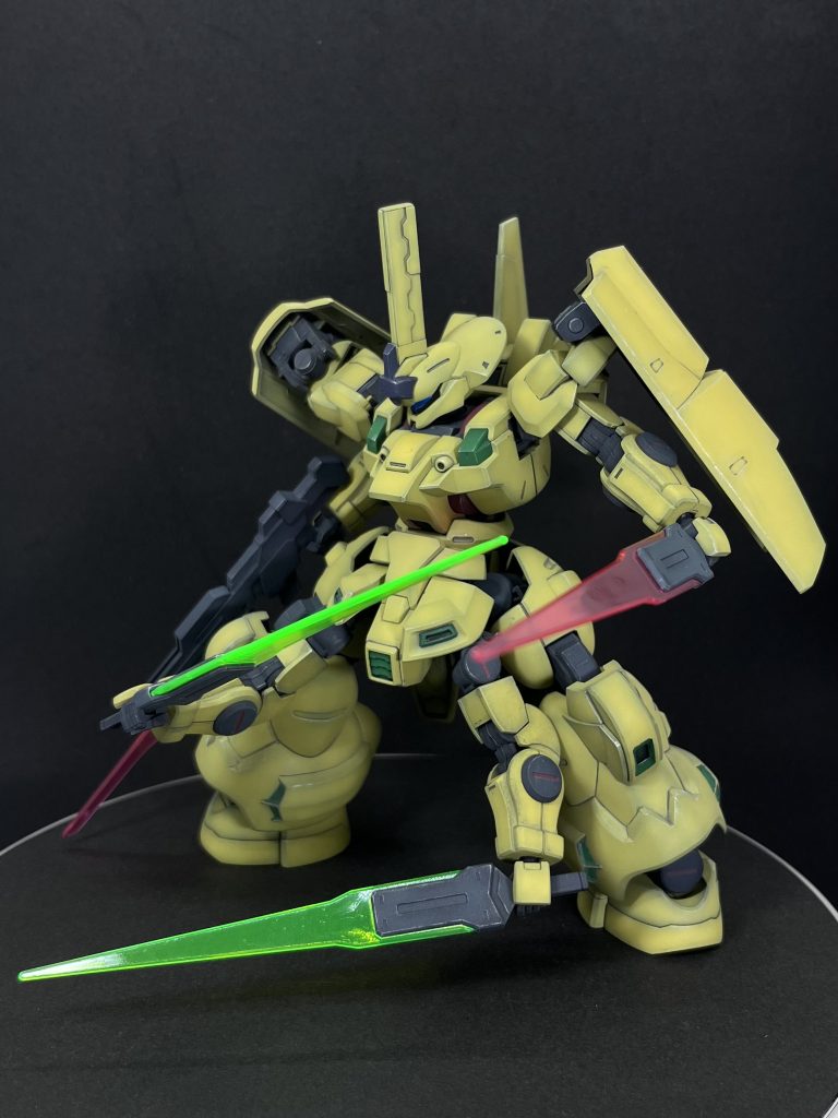 脳が変換してくれて、木星帰りのMSに見えてきますが、そんなに似てない😅