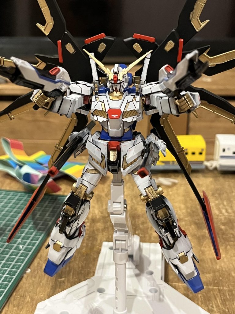 ドラグーンもなんとかウイングに固定できるようになっているので、ハイマットフルバーストも再現可能です。