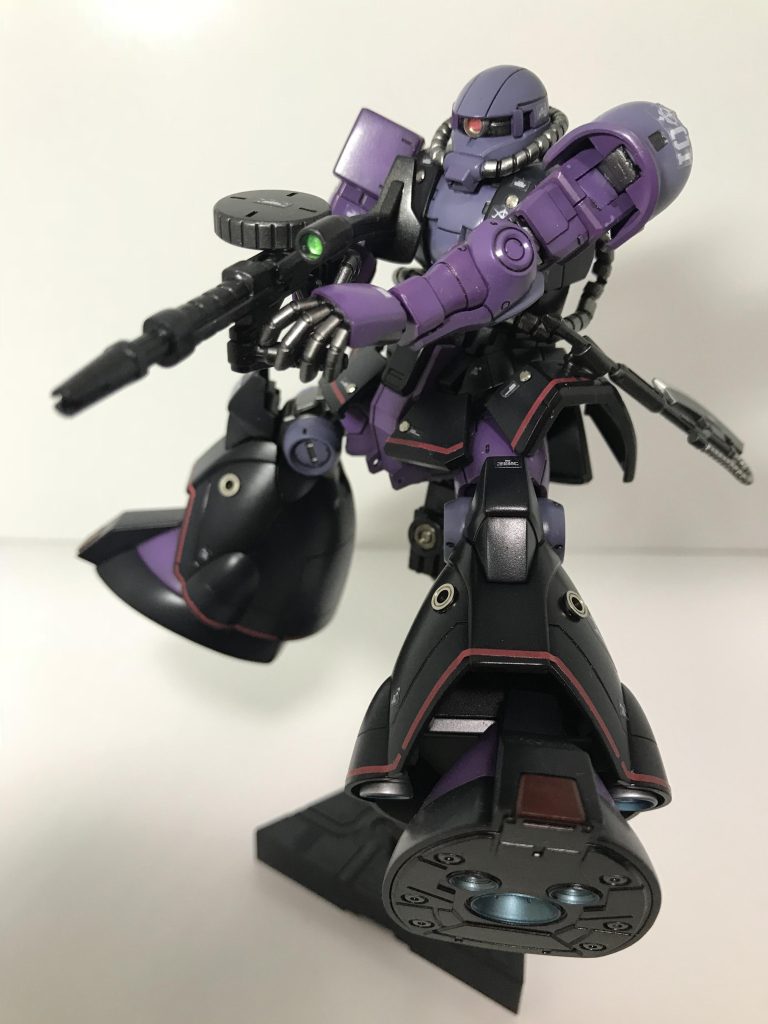 このポージングで左太腿が塗装ハゲしてしまいました涙