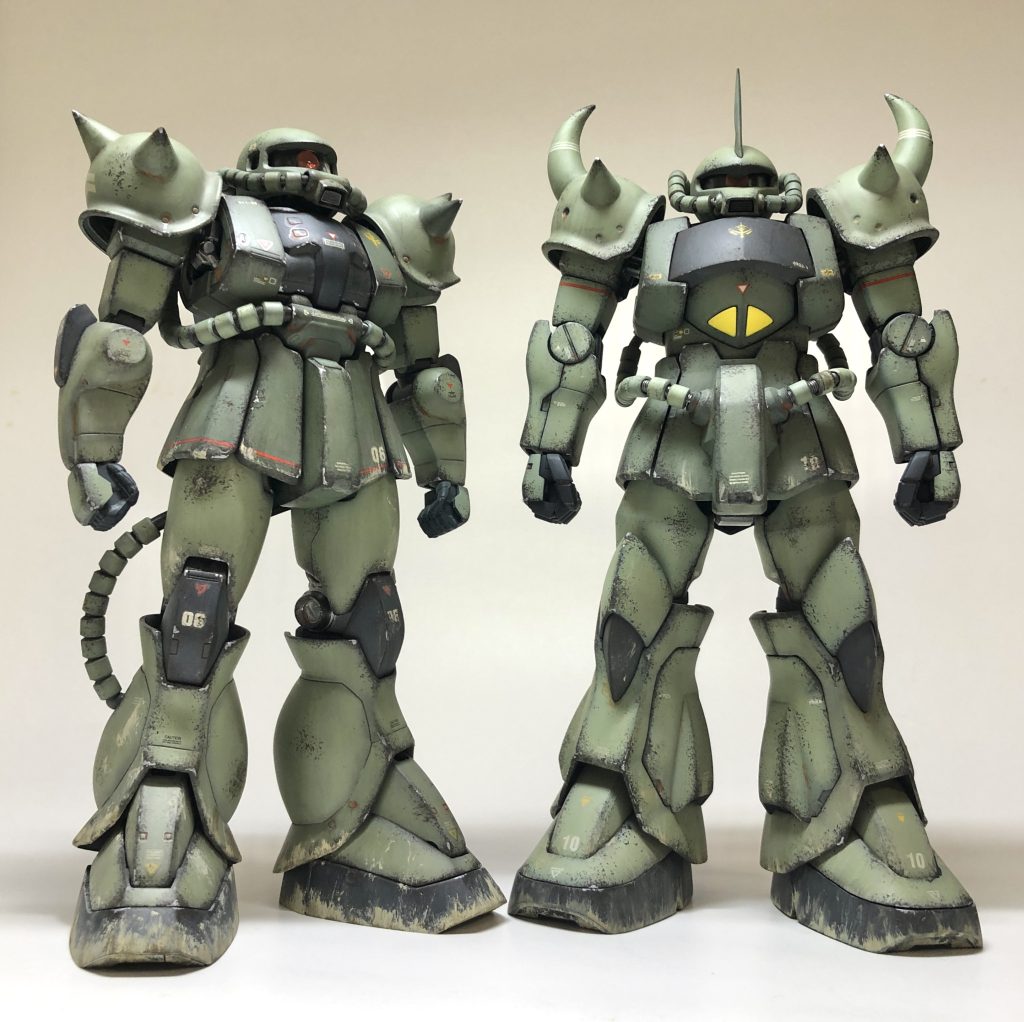 量産型ザクとのツーショット。 同じ環境での運用をイメージして、カラーリング、マーキングとウエザリングの統一感を出してみました。 ただ、トップコートしたら、してないザクと比べて大人しくなってしまっていますσ(^_^;)