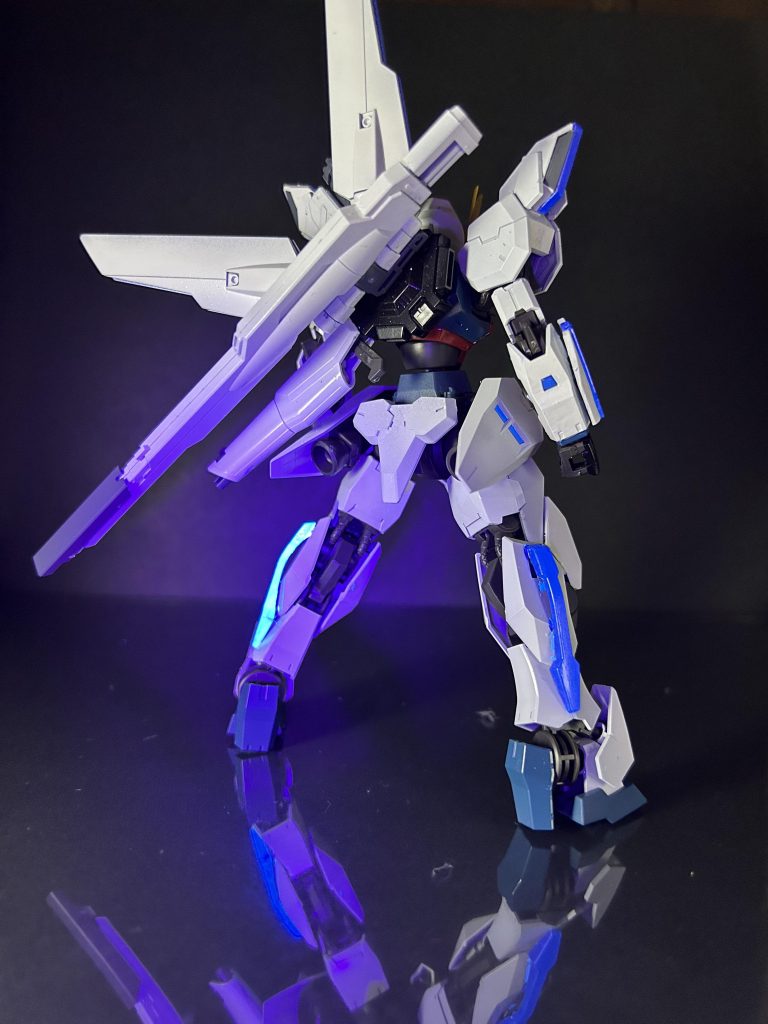 蛍光塗料使ってるので結構色々光ります✨