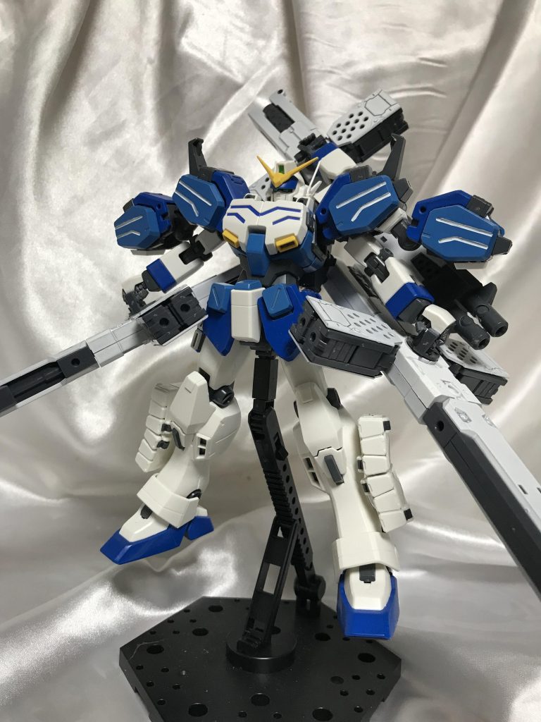 基本はMGのヘビーアームズカスタムをリペイントし、盛る場所にさらに火力を盛りました。