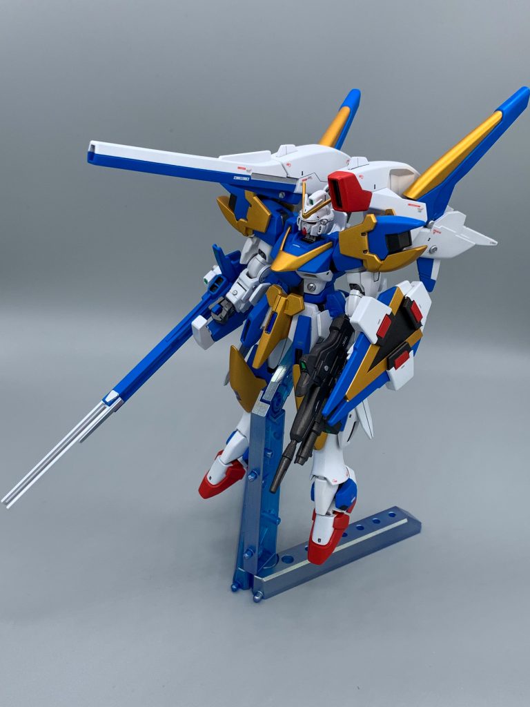 本当は光の翼も買って塗装したかったけど、中古ショップの値段がHGエアリアル3個買えそうなので止めました代わりにビルド系に付いてるスタンドを偏光パールのターコイズブルーイエローで塗りました
